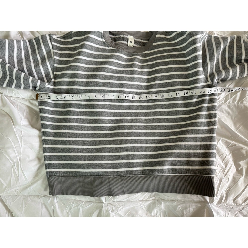 Lululemon Perfectly Oversized Crew Gray Stripe Size Medium Soft EUC - Picture 4 of 7
